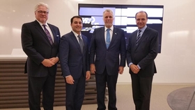 Visite du premier ministre Couillard chez Groupe Lacasse